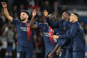 Scout巅峰对决，德罗巴与40激战巴黎圣日耳曼分钟，突破纪录胜负难料！的简单介绍